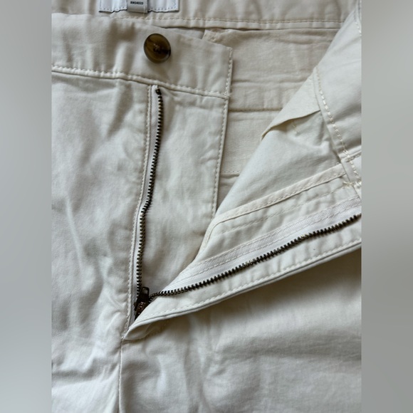 BANANA REPUBLIC 7" LIVED-IN SHORT - Picture 6 of 6